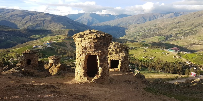 Chullpas de Ninamarca Paucartambo