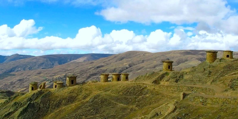 Chullpas de Ninamarca Panteones Pre - Incass